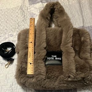 New women faux-fur tote bag,no damage,never used,shoulder strap included